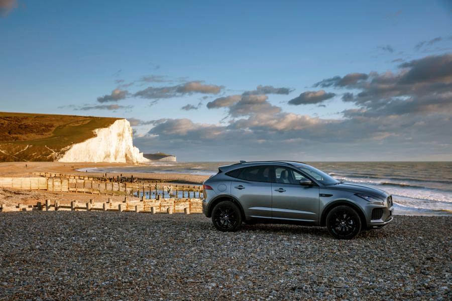  Jaguar E-Pace R-Dynamic P300 AWD 2017 года  (UK) (фото 35 из 44)